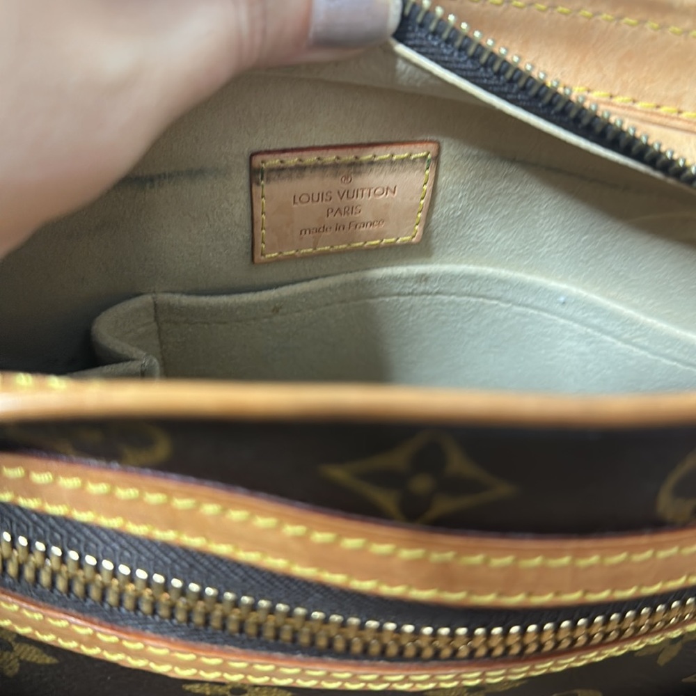 Louis Vuitton Monogram Hudson GM Bag‎ - Picture 10 of 15
